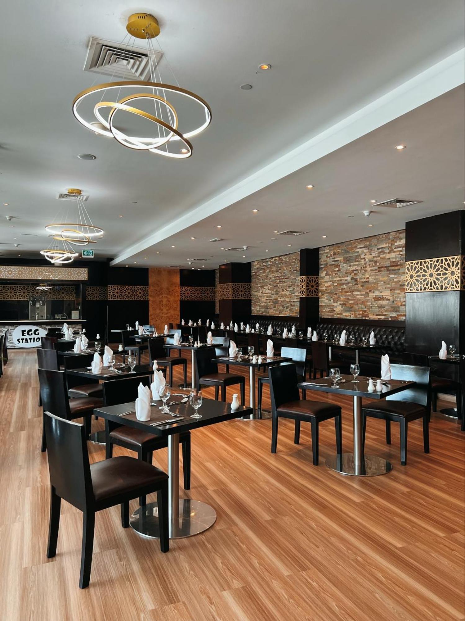Metropolitan Al Mafraq Hotel
