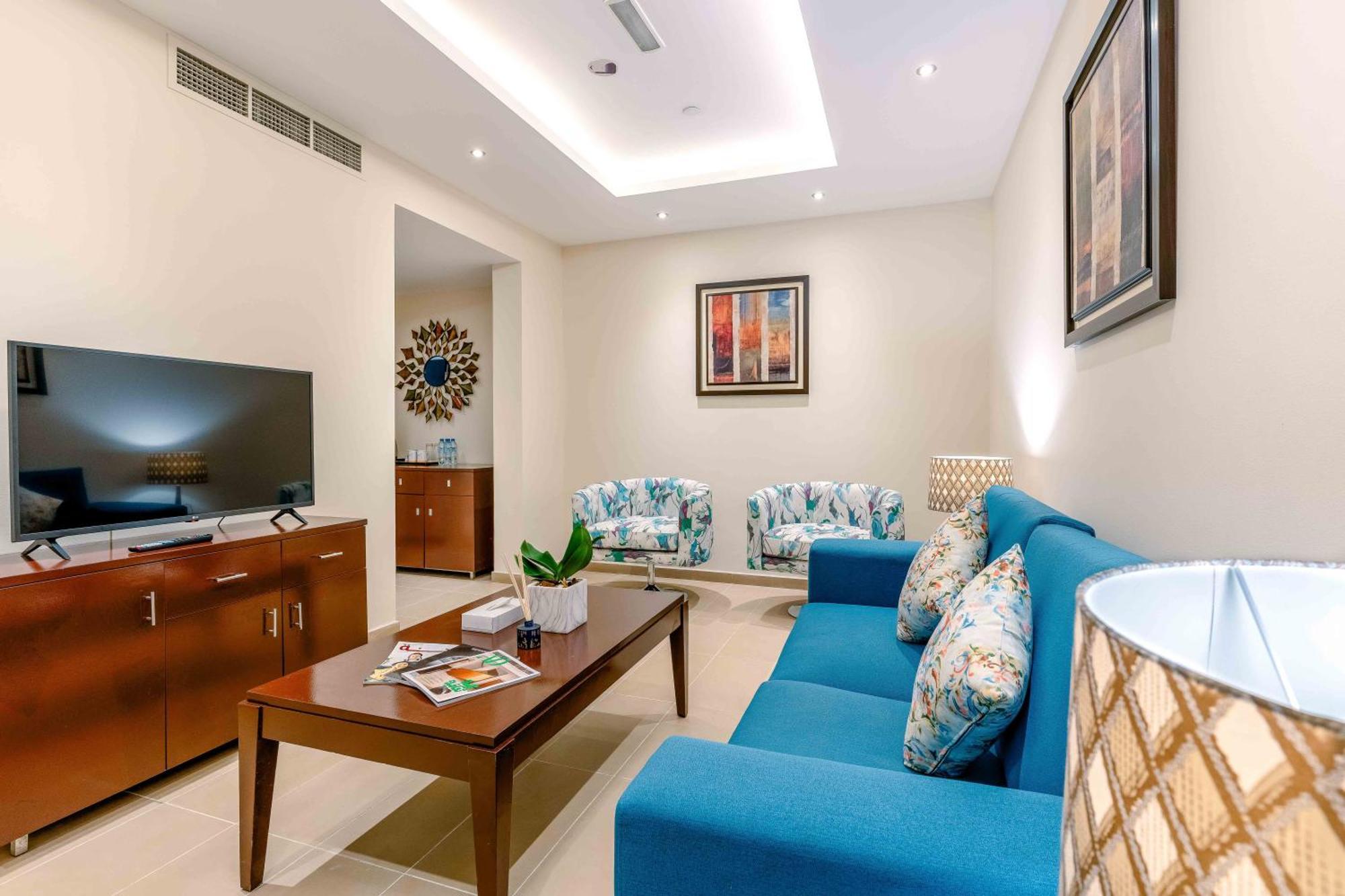 Metropolitan Al Mafraq Hotel 4*